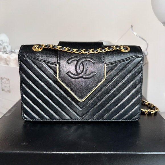 Chanel Collar and Tie Flap Bag Chevron Sheepskin Mini Gold Metal Black Handbag - Picture 2 of 16